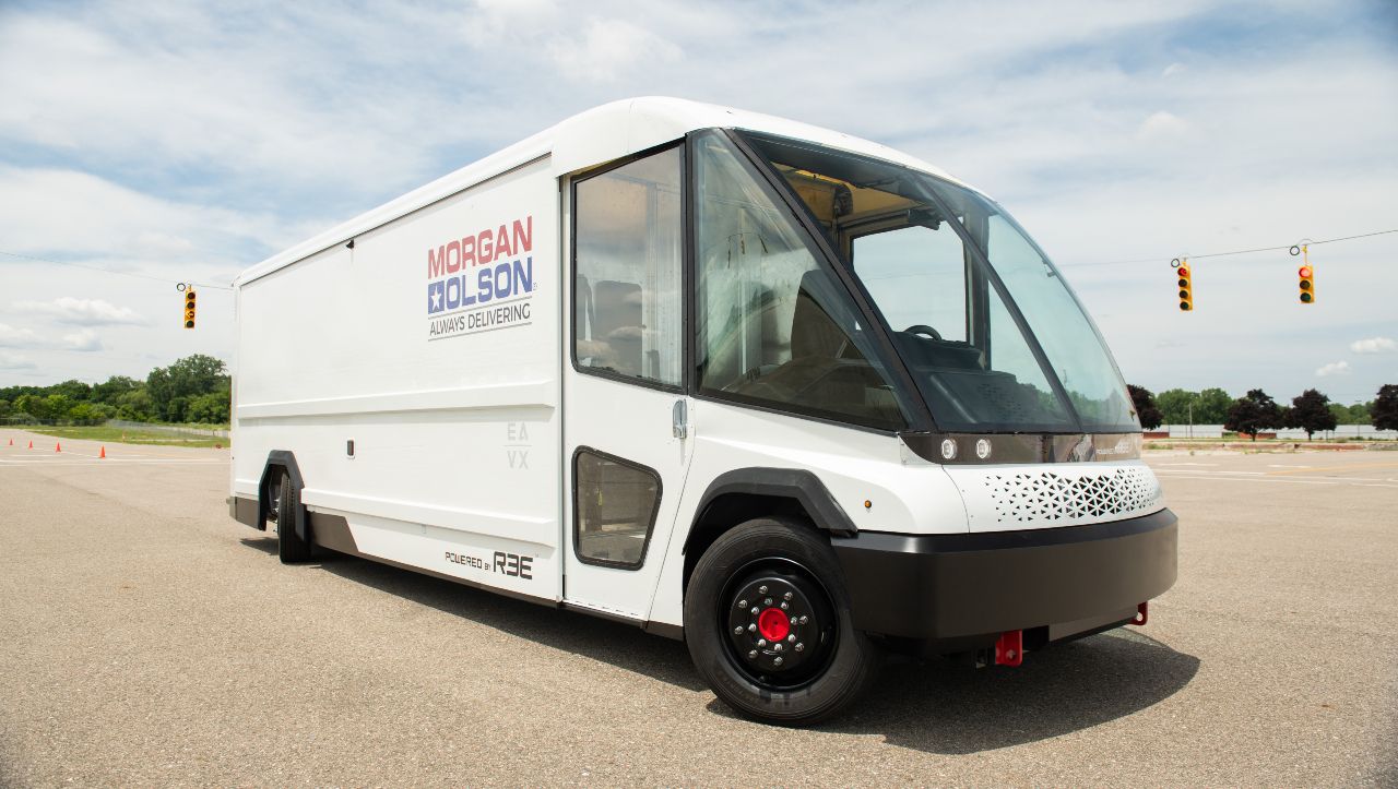 Morgan Olson, EAVX Unveil Walk-in Step Van – Proxima